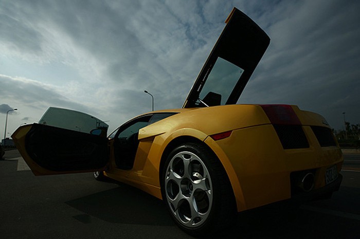 Lamborghini là dòng xe mơ ước trong năm 2007 của Cường “đôla” sau khi đã thoả mãn với hàng chục chiếc xe sang trọng bậc nhất mà đại gia Sài Gòn cũng chưa dám mơ như Mercedes Benz S55 AMG hay những chiếc xe thể thao 2 cửa khác hiện “nằm vùng” tại biệt thự Thảo Điền, Q.2